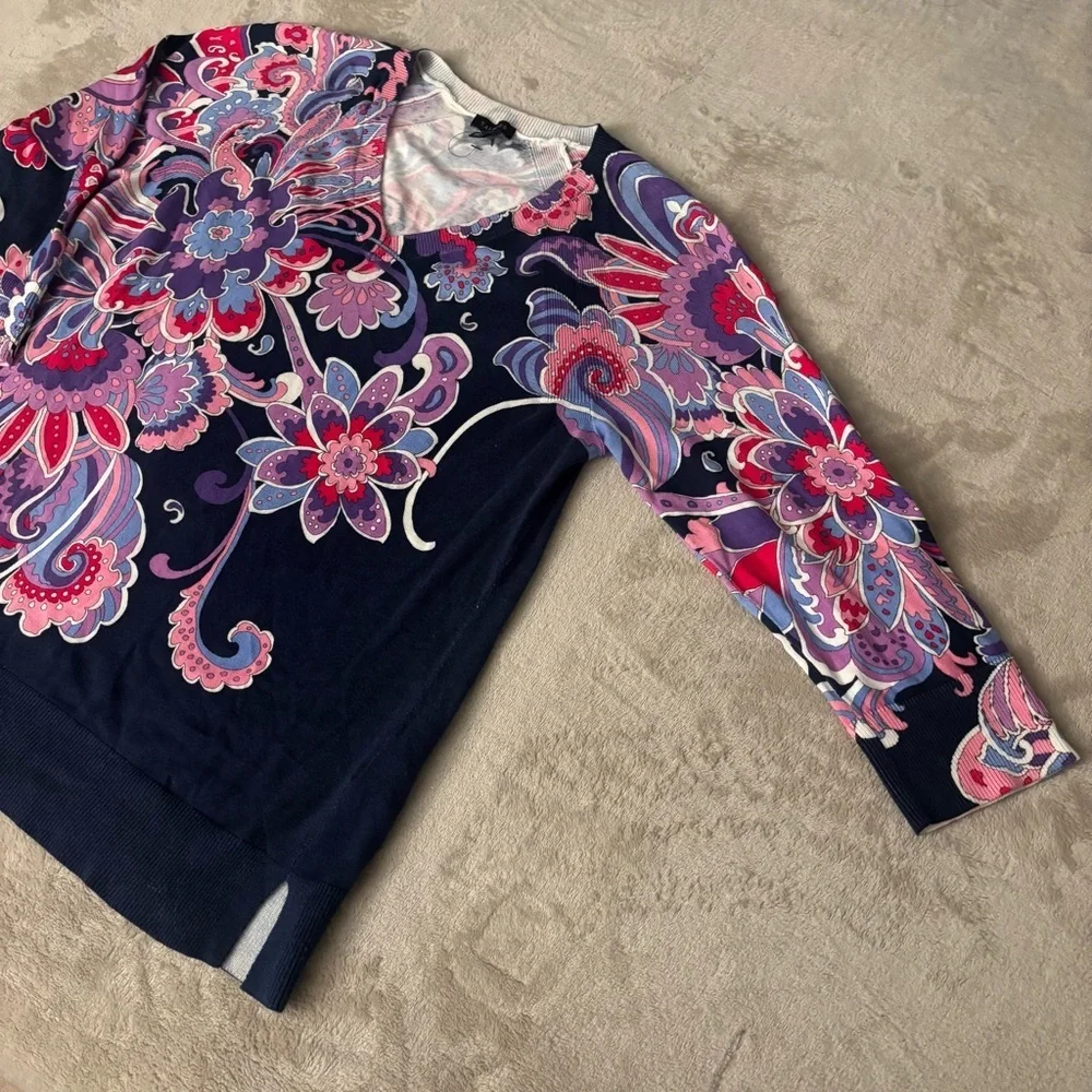 Talbots floral patterned, 3/4 sleeve knit top with a v-neckline and side slits.